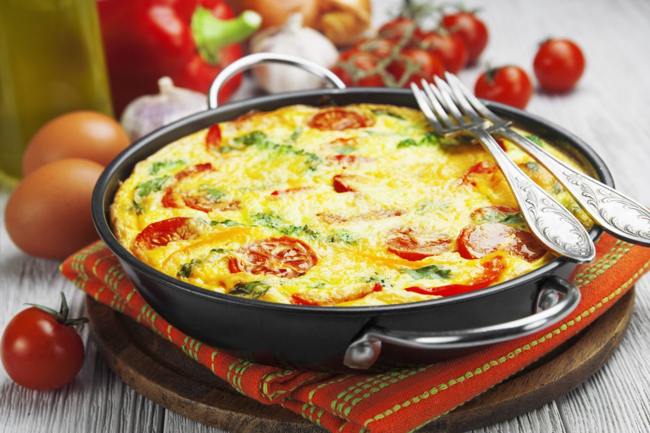 Klasická Frittata s rajčaty, paprikou a mozzarellou