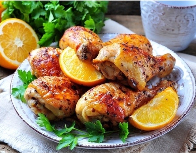 Kuře na pomerančích