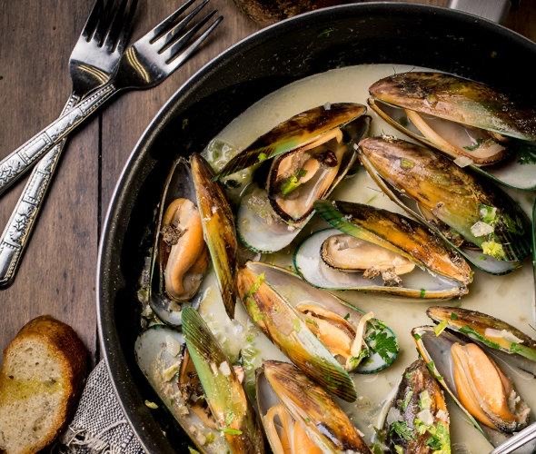 Slávky dušené  na víně po francouzsku