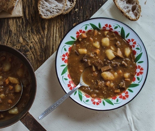 Vegetariánský sójový guláš