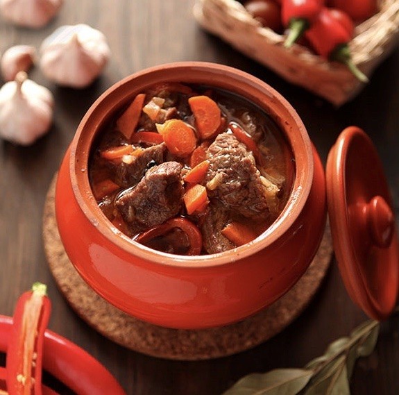 Pikantní zapékaný guláš