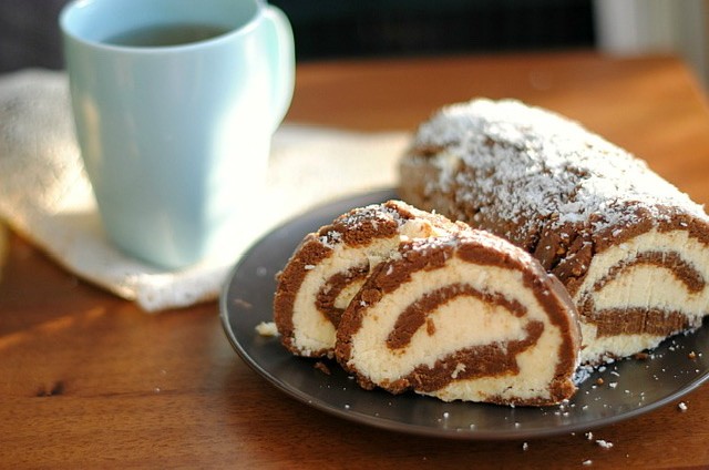 Nepečená roláda s kokosovou náplní