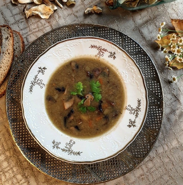 Podzimní syta houbová polévka