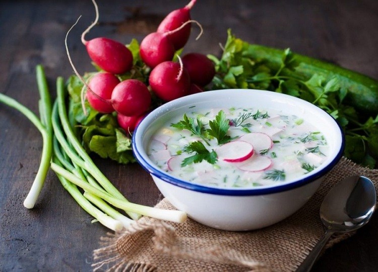 Studená jarní polévka